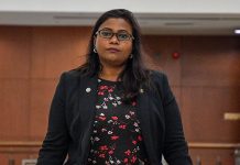 வெளிநாட்டு கால்பந்து வீரர்களுக்கு குடியுரிமை; ஆனால் மலேசியாவில் பிறந்தவர்களுக்கு குடியுரிமை மறுக்கப்படுகிறது