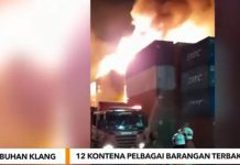 12 kontena terbakar