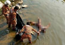 Mayat tanpa pakaian terapung di sungai