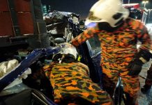 இரு வாகனங்கள் மோதிக்கொண்ட சாலை விபத்தில் பிரதீப் ராஜ், ஷரன் ராஜ் ஆகியோர் உயிரிழந்தனர்