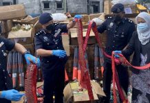 போலீசாரால் பறிமுதல் செய்யப்பட்ட RM4.1 மில்லியன் மதிப்புள்ள கடத்தல் பட்டாசுகள் அப்புறப்படுத்தப்பட்டன