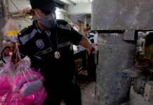 சுகாதாரமற்ற தொழிற்சாலைகளை நடத்துபவர்களுக்கு சிறை தண்டனை விதிக்கப்பட வேண்டும்