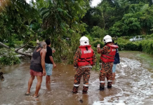 மலாக்கா நீர்வீழ்ச்சிப் பகுதியில் சிக்கிய 60 பார்வையாளர்கள் தீயணைப்பு வீரர்களால் பாதுகாப்பாக மீட்பு