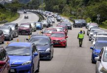 கிள்ளான் பள்ளத்தாக்கில் போக்குவரத்து நெரிசல்: பலர் இலவச டோல் சேவையை பயன்படுத்தி கொள்கின்றனர்