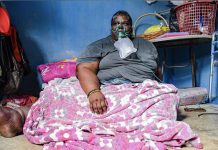 குழந்தைகளை பாதுகாக்க வேண்டிய தாயாரை காப்பாற்றி வரும் குழந்தைகளின் சோகம்