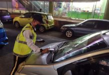 போக்குவரத்துக்கு இடையூறாக நிறுத்தப்பட்டிருந்த 17 வாகனங்களுக்கு சம்மன்!