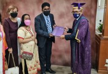 புற்றுநோயால் இறந்த மகளின் பட்டத்தை கண்ணீருடன் பெற்ற தந்தை டோமினிக் ராயப்பன்