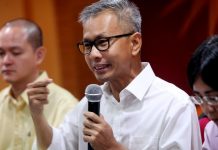 டோனி புவா ‘கட்சி உறுப்பினர்களிடம்’ தான் GE15 இல் போட்டியிட மாட்டேன் என்று கூறி வருவதாக தகவல்