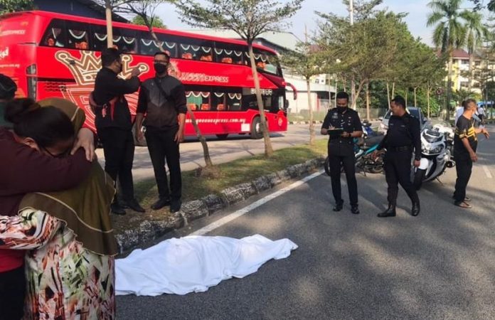 மேல் நிலை பள்ளி மாணவர்