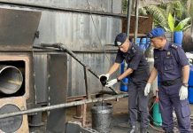 ஜோகூரில் இயங்கிவந்த சட்டவிரோத எரிபொருள் பிரித்தெடுப்பு மையம் போலீசாரால் முறியடிப்பு – ஐவர் கைது