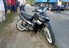 மோட்டார் சைக்கிள் மீது லோரி மோதியதில் இருவர் காயம்; லோரி ஓட்டுநர் போதைப்பொருள் உட்கொண்டிருந்ததாக நம்பப்படுகிறது