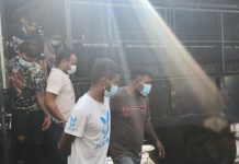 பெண்ணிடம் கொள்ளையடித்ததாக குற்றஞ்சாட்டப்பட்ட இரு நண்பர்கள் தாம் குற்றமற்றவர்கள் எனக் கூறி விசாரணை கோரினர்