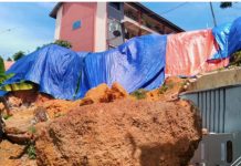 இடிந்து விழுந்த பகுதியில் சரிவை சரிசெய்யும் பணியை விரைவுபடுத்துமாறு குடியிருப்பாளர்கள் வலியுறுத்தல்