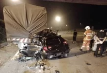 Dua maut, kereta terperosok belakang treler