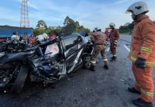 டிரெய்லர் மீது கார் மோதியதில் ஒரே குடும்பத்தைச் சேர்ந்த 4 பேர் பலி