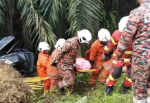 கார் வடிகாலில் சறுக்கி விழுந்ததில் 2 பேர் பலி; 2 பேர் காயம்