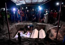 NSE விரைவுச்சாலை விபத்தில் இறந்த நால்வரின் உடல்களும் ஒரே குழியில் அடக்கம் செய்யப்பட்டன