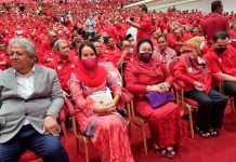 நஜிப்பின் குடும்பத்தினர், அம்னோ கட்சிக் கூட்டத்திற்காக தலைமையகத்திற்கு வந்திருந்தனர்