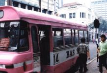 மினி பஸ் மோதி வீடற்ற 30 வயது பெண் உயிரிழந்தார்