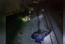 கார் சறுக்கி 9 மீட்டர் ஆழமான ரயில் தண்டவாளத்தில் விழுந்ததில் ஓட்டுநர் படுகாயம்