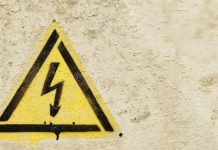 கப்பலின் மின்சாரம் தாக்கி 21 வயது இளைஞர் பலி