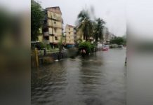 பலமணி நேரம் தொடர்ந்து பெய்துவரும் மழையினால் ஸ்ரீ மூடாவின் பல பகுதிகளில் வெள்ளம்