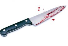 உணவு உண்ணும் போது ஆடவர் வெட்டிக் கொலை; நால்வருக்கு போலீஸ் வலைவீச்சு