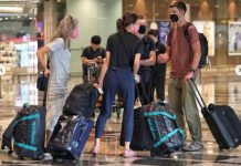 விமானத்தில் வெடிகுண்டு இருப்பதாக மிரட்டல் விடுத்த ஆடவர் கைது