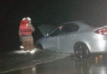 கடலில் கவிழ்ந்த காரை காப்பாற்ற முயன்ற நபர் நீரில் மூழ்கி உயிரிழந்தார்