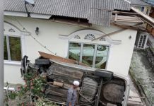 கட்டுப்பாட்டை இழந்த வாகனம் வீட்டை மோதி நின்றது