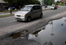 நாட்டிலுள்ள 60 விழுக்காடு கூட்டாட்சி சாலைகள் பழுதடைந்து விட்டன, அவை புணரமைக்கப்பட வேண்டும் என்கிறார் ஃபாடில்லா