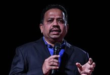 ராமசாமி யார்? அவர் டிஏபி தலைவர் அல்ல என்றார் விக்னேஸ்வரன்