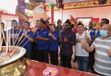 GE15: பத்து வேட்பாளர்களான கோகிலன் மற்றும் பிரபாகரன் புத்த கோவிலில் ஒருவரையொருவர் சந்தித்து கொண்ட சம்பவம்