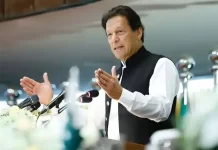 பாகிஸ்தானில் துப்பாக்கிச்சூடு: இம்ரான் காயம் – மருத்துவமனையில் அனுமதி