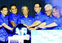 பெரிக்காத்தான் நேஷனல் ஆட்சிக்கு வந்தால் நலத்திட்டங்களுக்கு 10 பில்லியன் ரிங்கிட் ஒதுக்கப்படும் முஹிடின் உறுதி