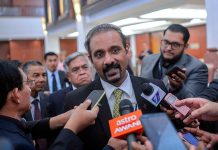 பிரதமர் அன்வார் நம்பிக்கை வாக்கெடுப்பு நடத்துவது தேவையற்றது என்கிறார் ராம்கர்பால்