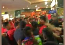 GE15: போலீசார் தலையிடுவதற்கு முன் கட்சி கூட்டம் குழப்பமாக மாறியது