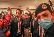 அன்வாருக்கு இந்தியா, பாகிஸ்தான், ஆப்கானிஸ்தான் உள்ளிட்ட பல நாட்டு பிரதமர்கள் வாழ்த்து