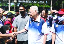 பால்வெட்டுத் தொழிலாளியின் மகன் நாட்டின் 9ஆவது பிரதமர் -மலேசியக் குடும்ப உணர்வுக்கு உயிர் தந்தவர்