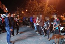 மோட்டார் சைக்கிள் சாகசம், பந்தயம் போன்ற ஆபத்தான செயல்களில் ஈடுபட்டதாக நம்பப்படும் 9 வாலிபர்களின் பெற்றோர்கள் போலீஸ் நிலையத்திற்கு அழைப்பு