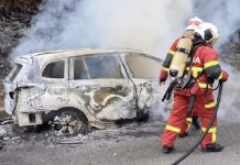 கார் தீ பிடித்ததில் 17 கி.மீட்டர் தூரம் வரை வாகன நெரிசல்