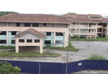 கைவிடப்பட்ட பள்ளியை ஆக்கிரமித்தது வெளிநாட்டு கட்டுமான தொழிலாளர்கள் என்கிறது காவல்துறை