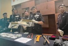 சந்தேக நபர்களுக்கு எதிராக போலீசார் நடத்திய பதில் துப்பாக்கிச் சூட்டில் இருவர் பலி