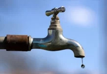 KLயில் குழாய் உடைந்ததால் கோம்பாக்கில் உள்ள 83 பகுதிகளுக்கு தண்ணீர் துண்டிக்கப்பட்டுள்ளது