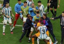 அர்ஜெண்டினா, நெதர்லாந்து காற்பந்து அணிகளுக்கு எதிராக ஒழுக்காற்று நடவடிக்கை- அனைத்துலக காற்பந்துச் சம்மேளனம்