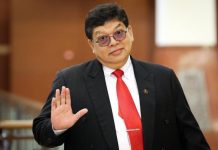 குரூன் மாநில சட்டமன்ற உறுப்பினர் பதவியை ராஜினாமா செய்த ஜோஹாரி அப்துல்