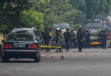 இந்தோனேசியாவின் போலீஸ் நிலையத்தில் தற்கொலைப்படை தாக்குதல்