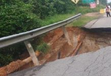 இடிந்து விழுந்த சாலையால் 5,000 குடியிருப்பாளர்களின் பாதை துண்டிக்கப்பட்டுள்ளது