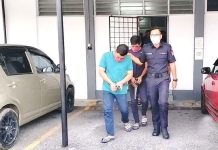 வியாபாரியை மிரட்டி, பணம் பறித்ததாக மூவர் மீது குற்றச்சாட்டு