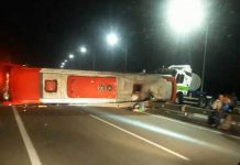 24 பயணிகளுடன் சென்ற விரைவுப் பேருந்தை டேங்கர் லோரி மோதியதில் மூவர் காயம்